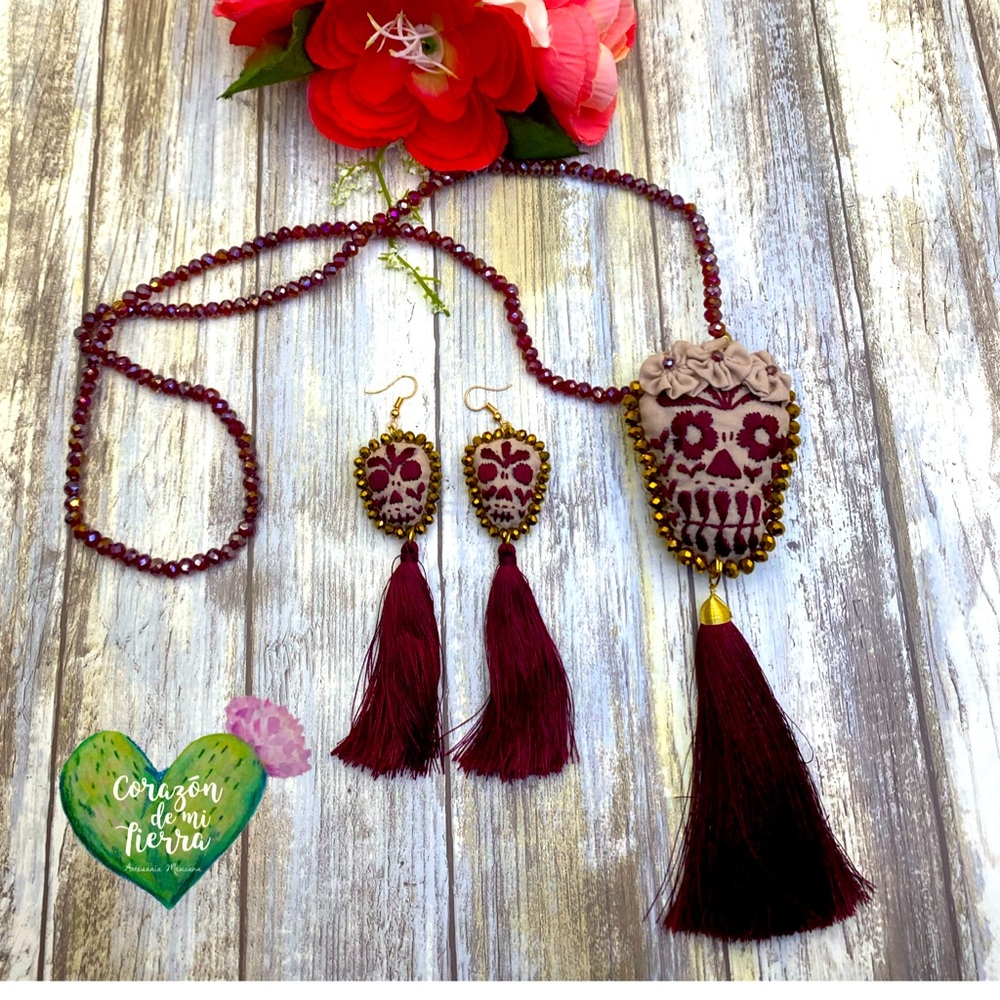Beautiful Catrina necklace and earring set